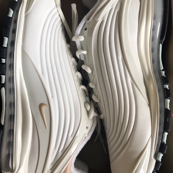 Air Max Deluxe SE. Size 12. New in box - Picture 4 of 4